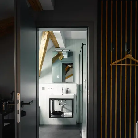 Ben Hogan Apartment *
